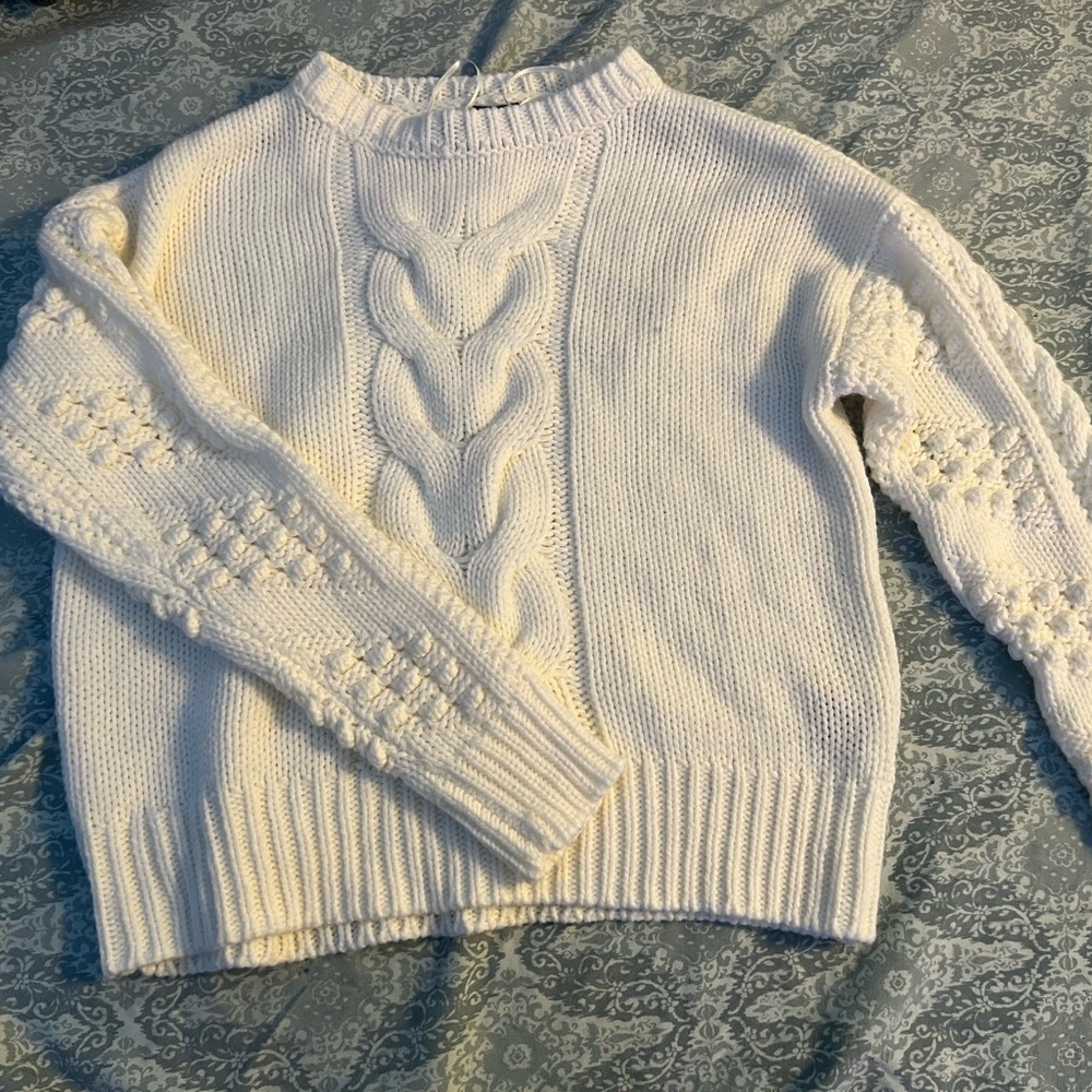 White Sweater size XS